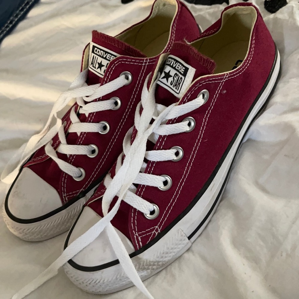 Ladies converse only worn twice. Size 6 ladies - Size 4 boys
